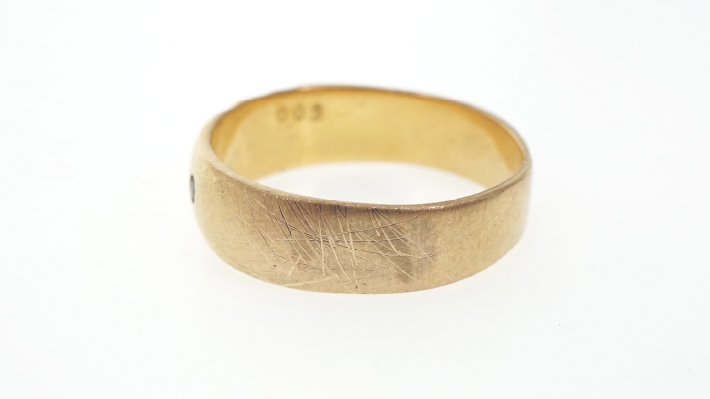 キズのある指輪